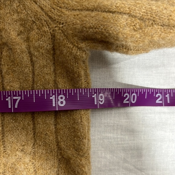 NEW J Crew Cable-knit mockneck sweater in extra-soft yarn!!! - Picture 5 of 7